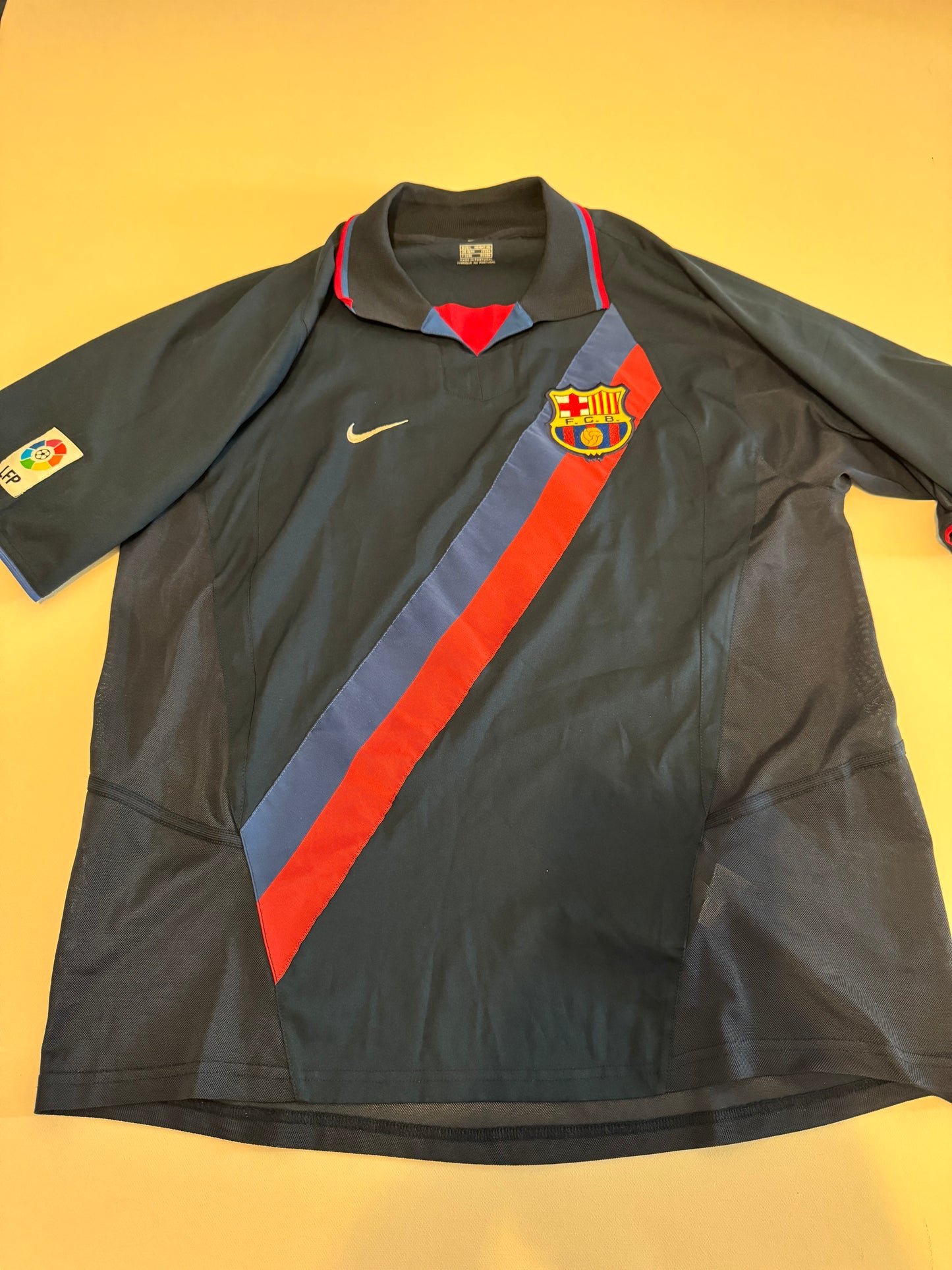 Barcelona 02/03 Away - Large