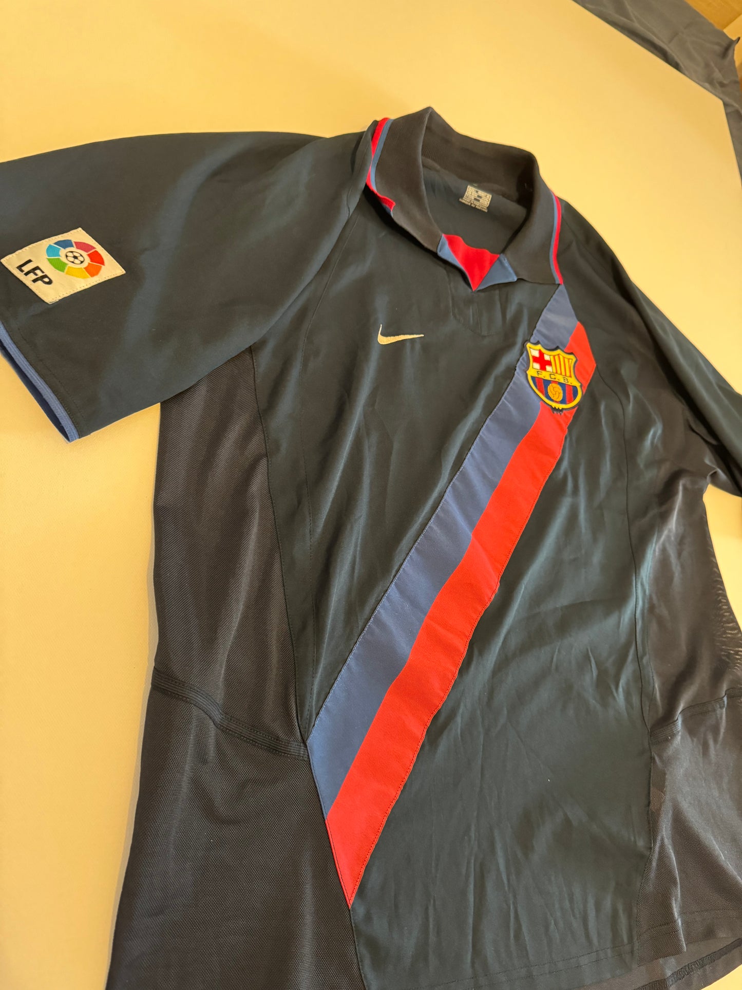 Barcelona 02/03 Away - Large