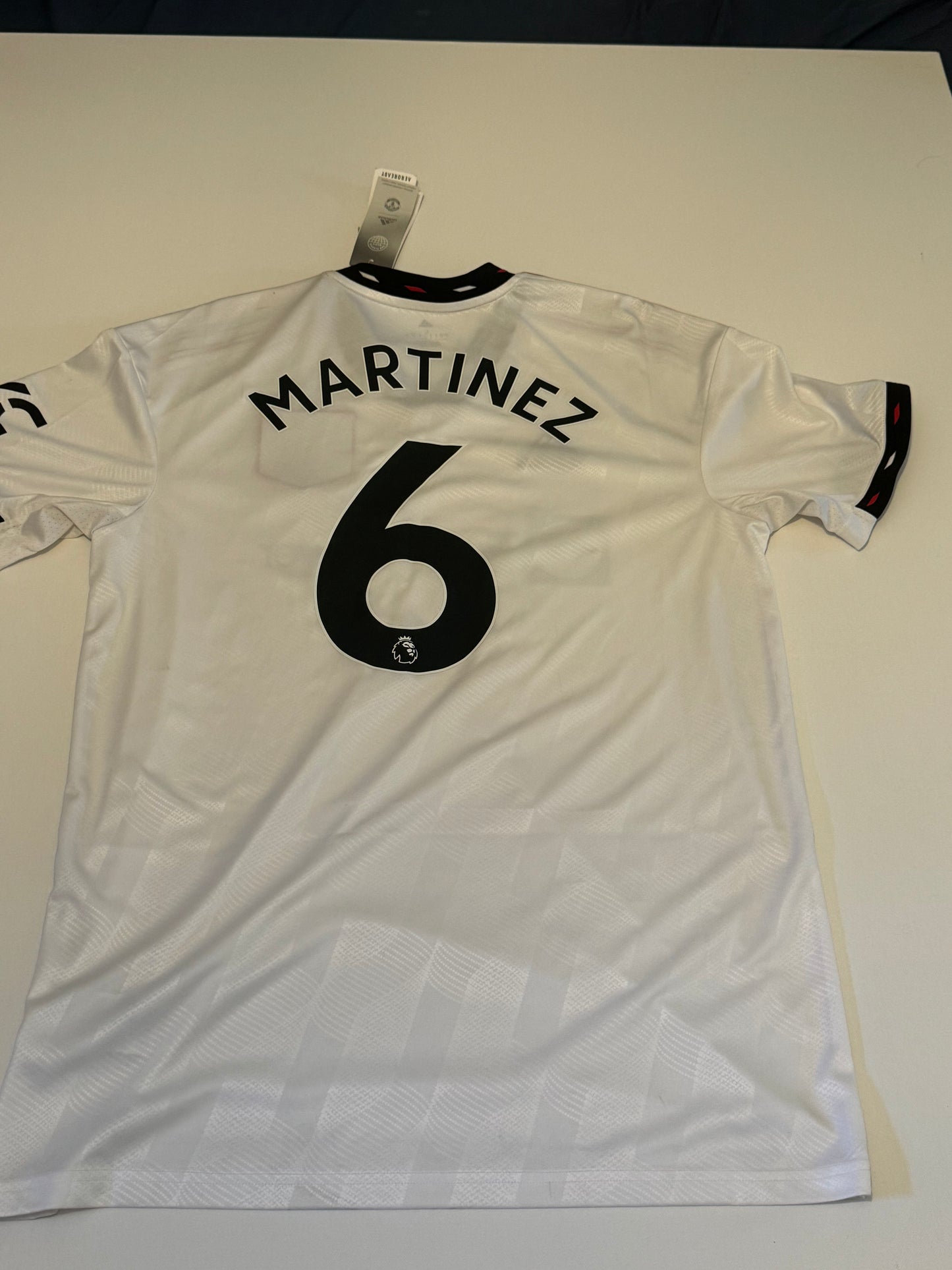 Man Utd 22/23 Away - L - Martinez